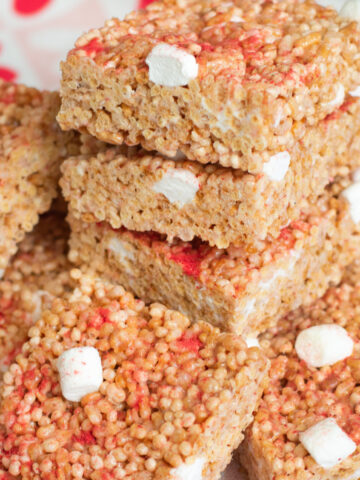 Strawberries and Cream Rice Krispie Treats Recipe